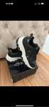 Adidasi Guess      z      .
