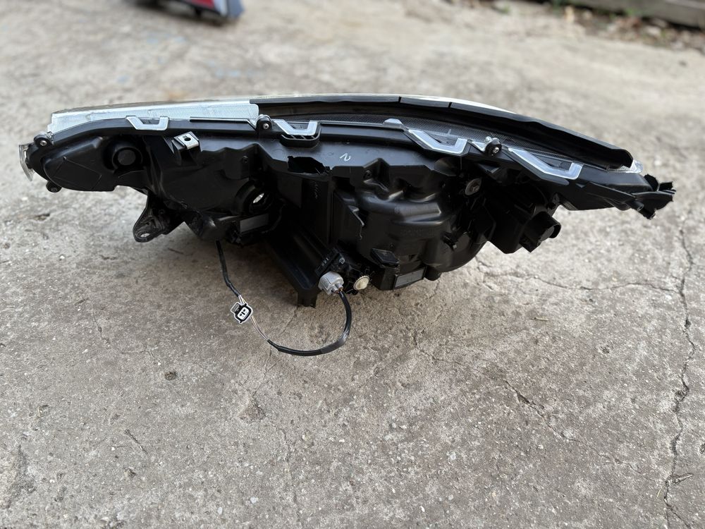Десен фар за Тойота Рав 4/ Toyota Rav IV Full Led 2019