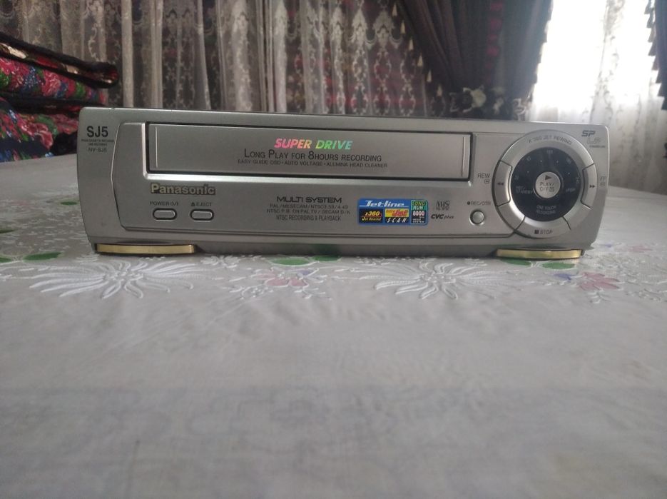 Видеомагнитафон сотилади