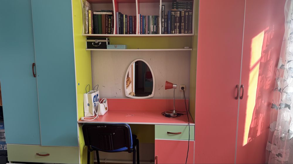 Мебель для девочек б/у в хорошем состояний