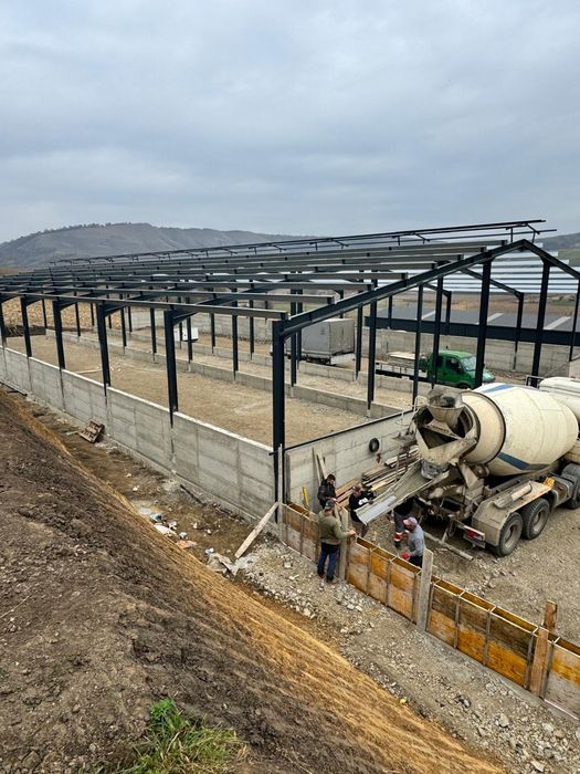 Vând hală metalica