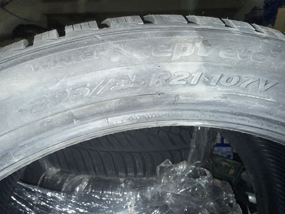 Перфектни гуми за зимата 295/35/21