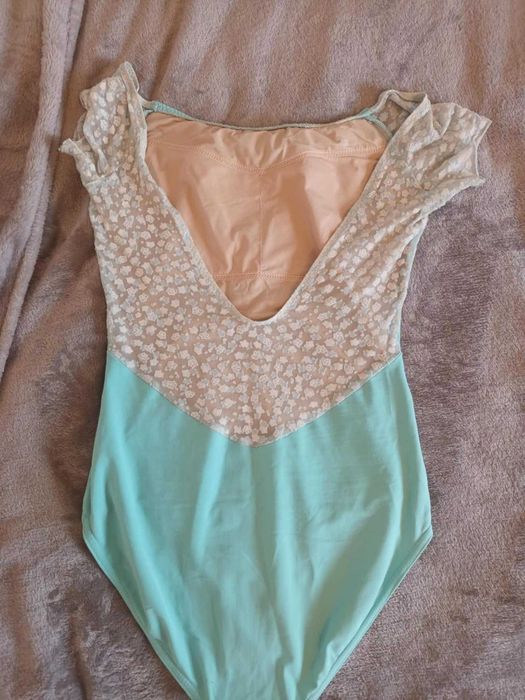 Продавам трика за балет