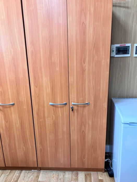 платяной шкаф с замком