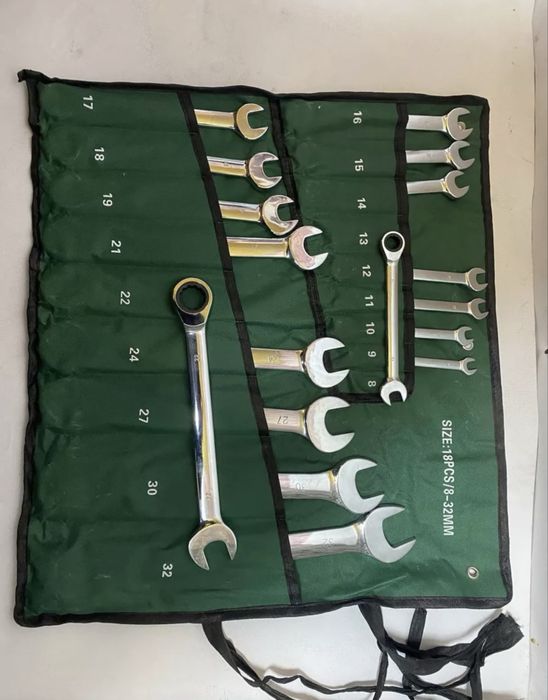 Набор комбинированных ключей с трещеткой