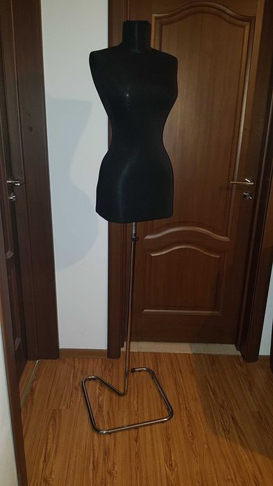 Inchiriez manechin pt rochie mireasa