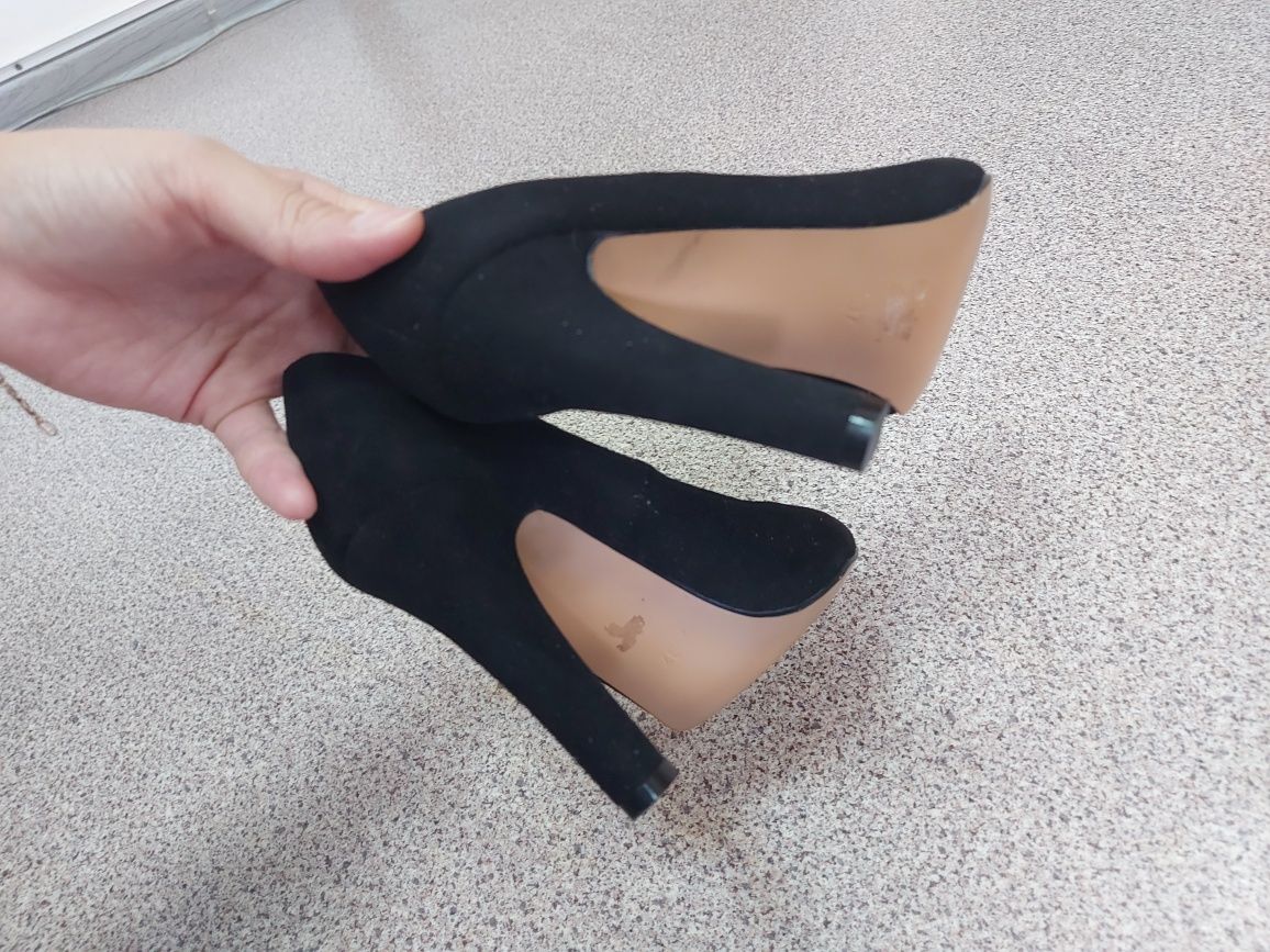 Замшевые туфли чёрного цвета размер 37