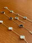 Златни гривни van cleef