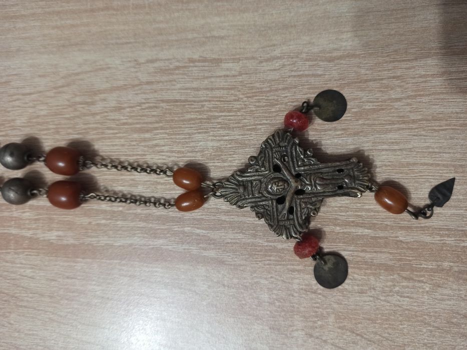 Възрожденски кръст , Мощехранителница, Пищов,Ятаган,Пушка,Възрожденски