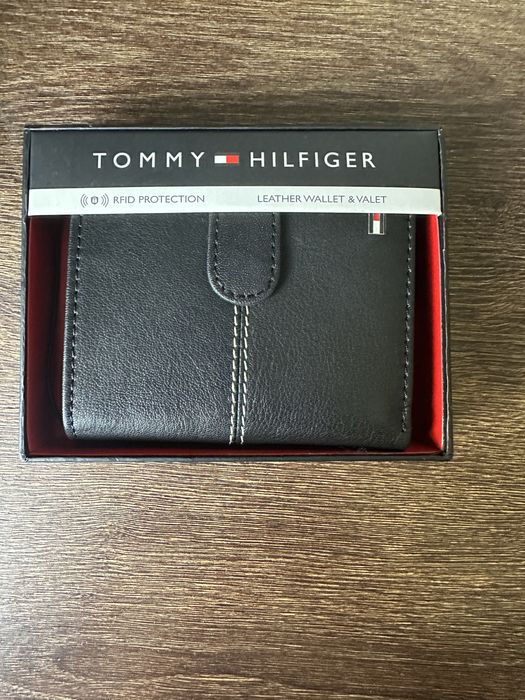 Portofel Tommy Hilfiger cu blocking card.