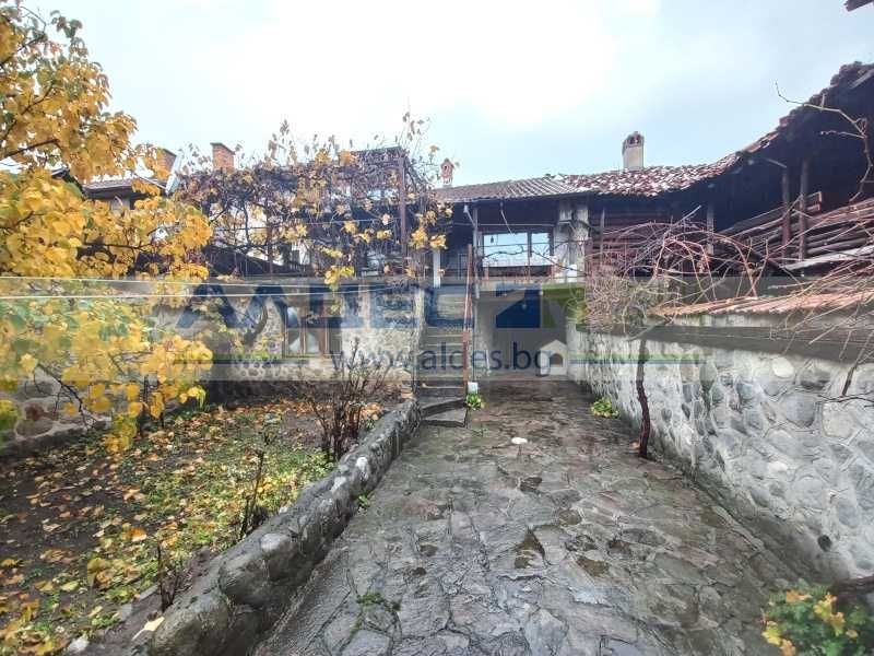 Обзаведена, автентична къща в центъра на гр. Банско!