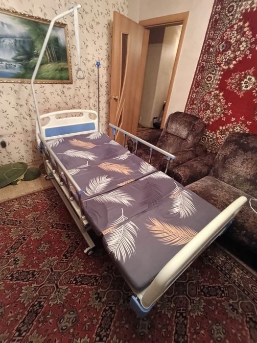 Медицинская кровать. Кровать для лежачих людей