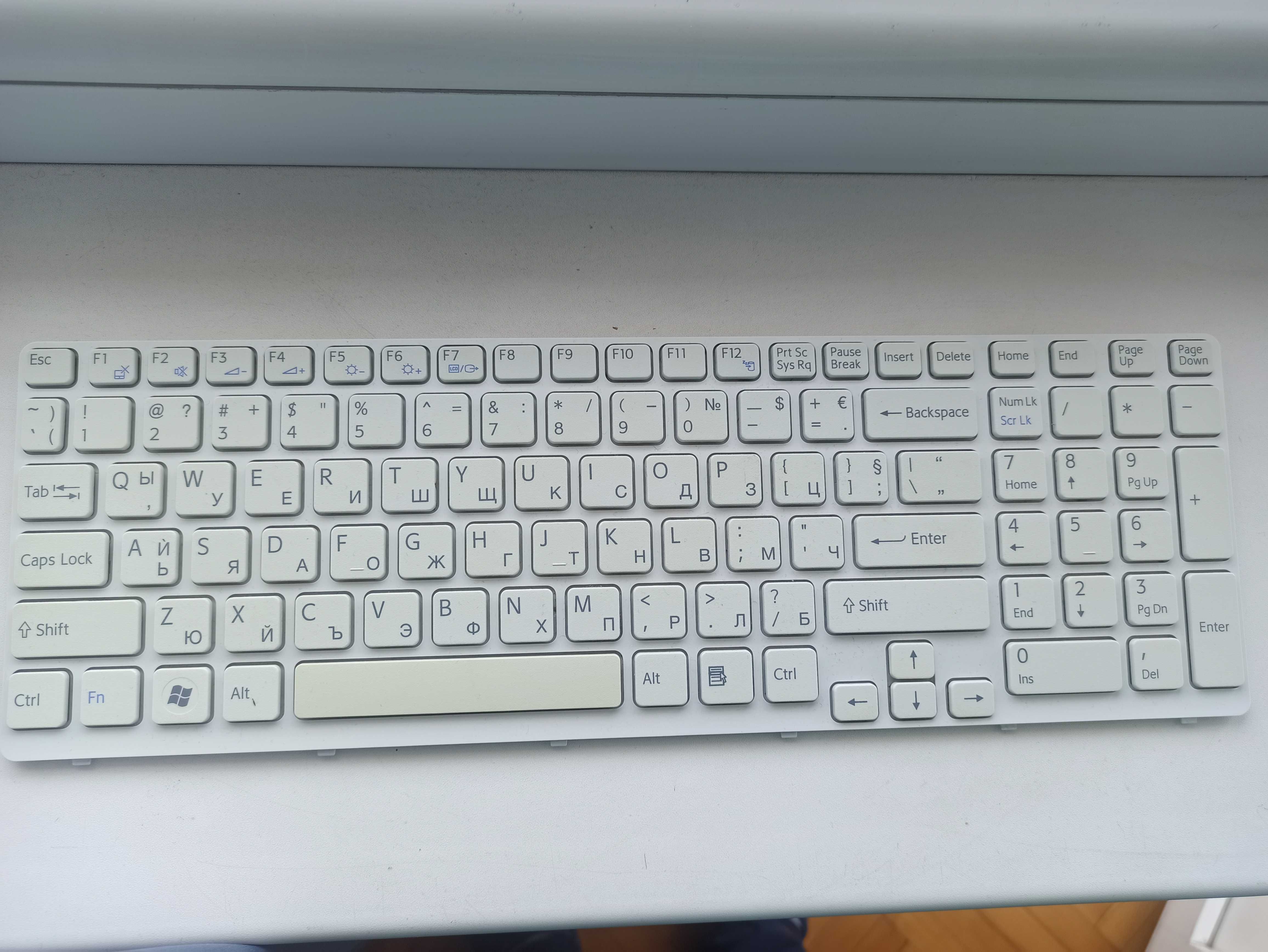 Клавиатура за лаптоп Sony 15.6"