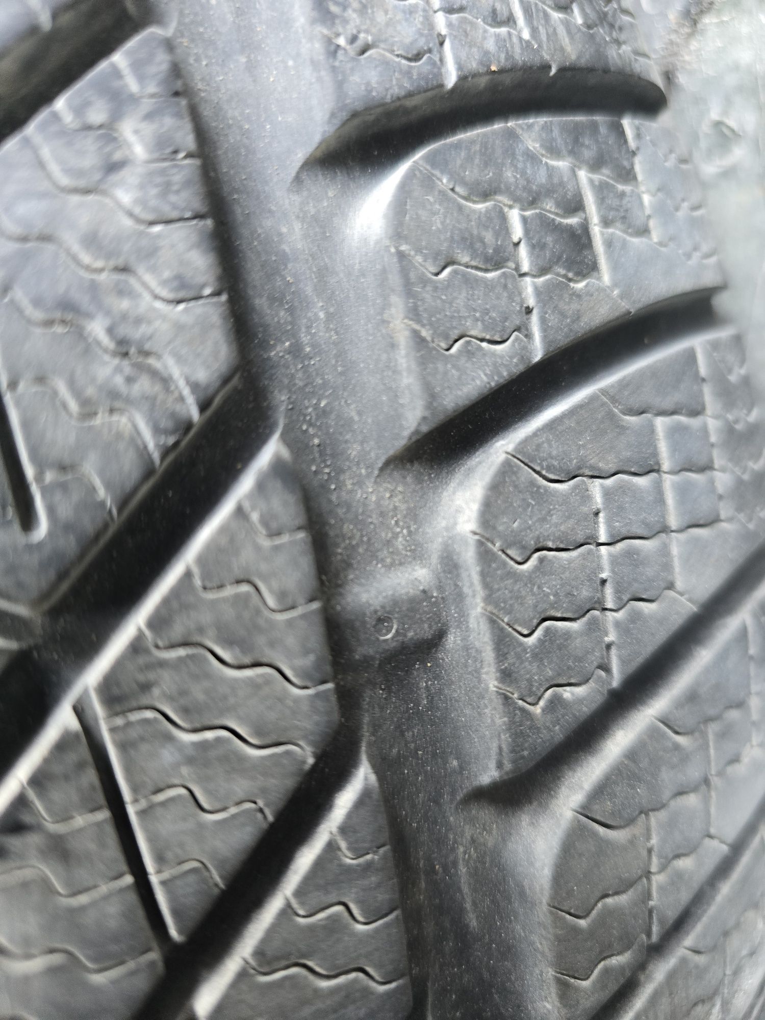 Зимни гуми Pirelli 245 45 19 2бр