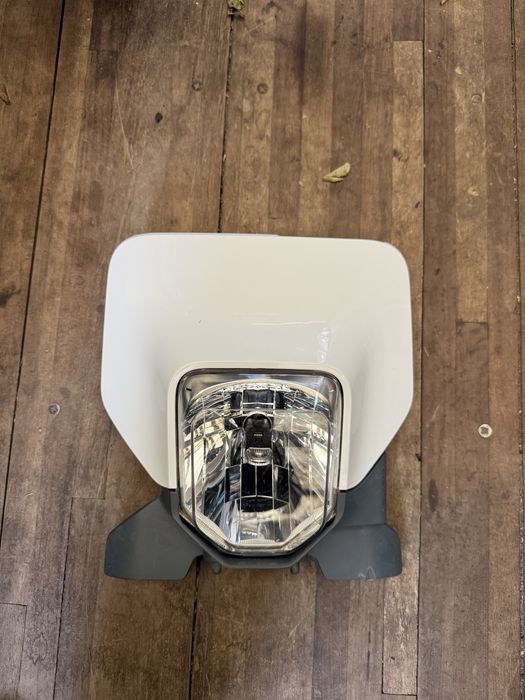 Фар с маска + километраж за Husqvarna TE/FE 2024-25
