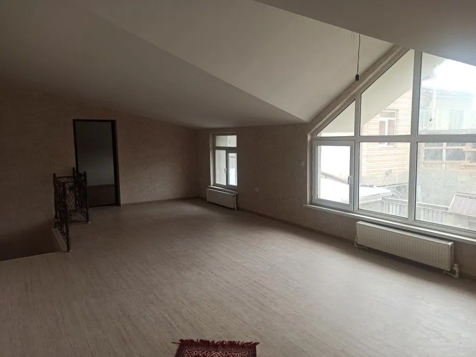 Срочно продается хороший дом с 6 комнотом в Хасанбой 1,5 сотки 120000$