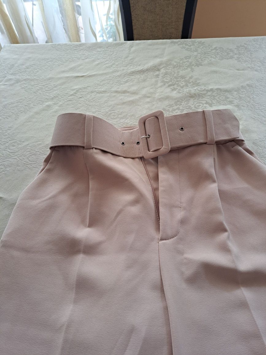 Пролетни панталони Zara