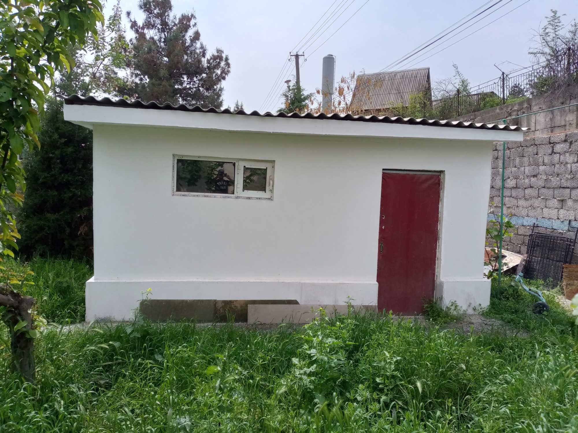 продаётся полавина участка 3 сотки