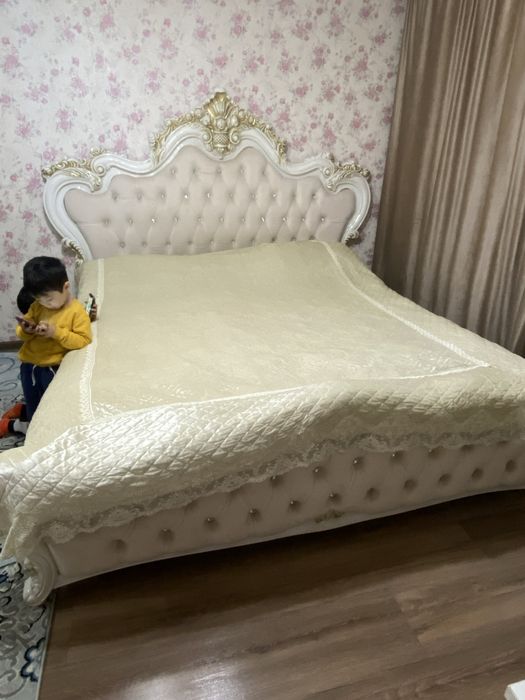 Продаю спальный гарнитур