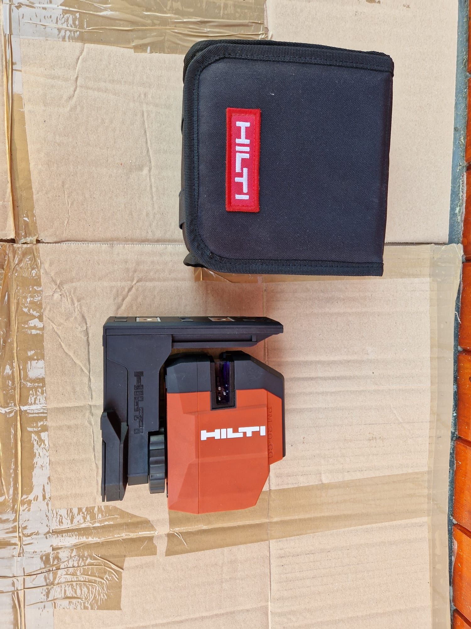 Hilti nivela cu linii verzi