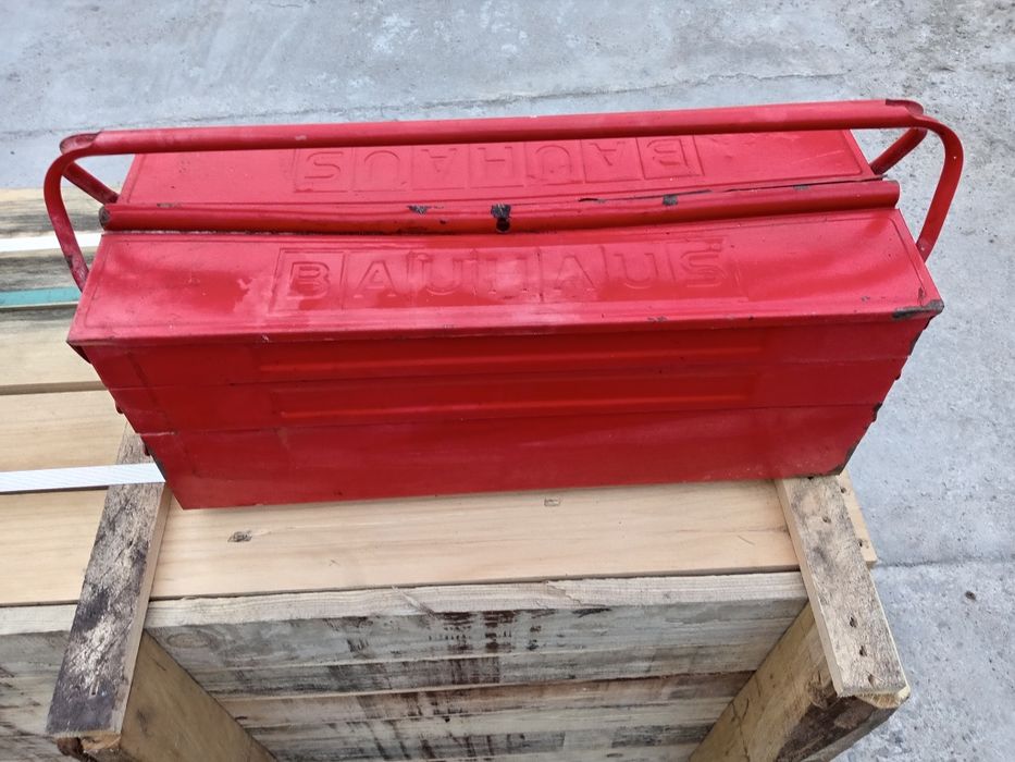 Cutie scule din metal