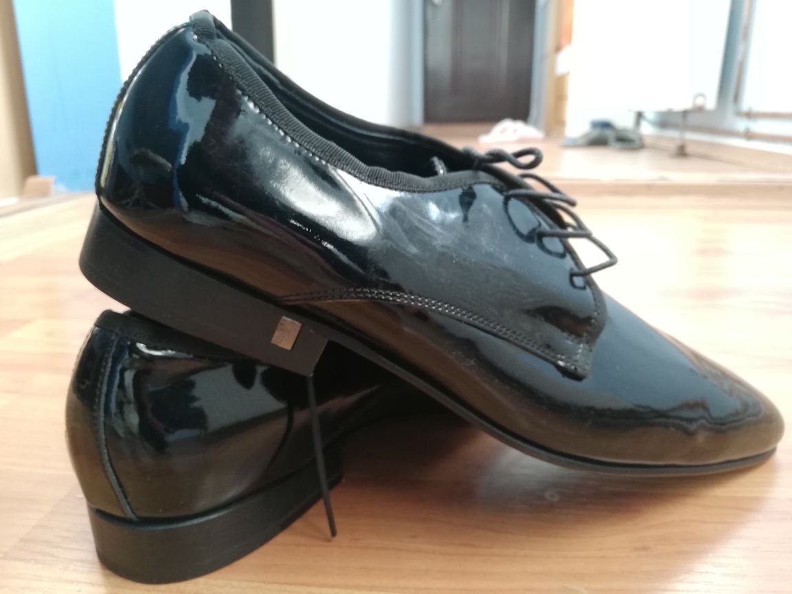 Pantofi Versace, originali, NOI, din piele lăcuită, marimea 43.