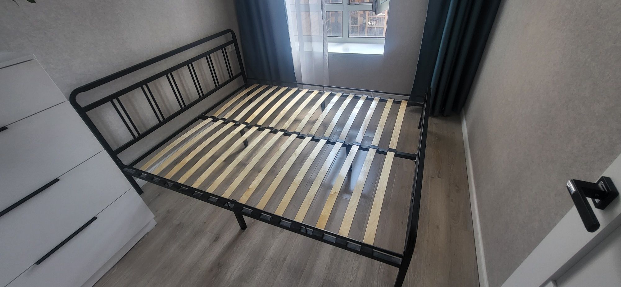 Продам кровать с матрасом