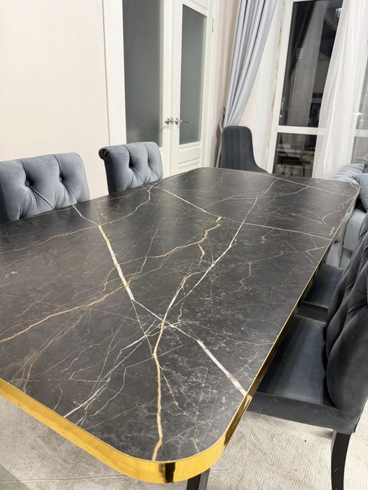 Продам стол (без стульев)