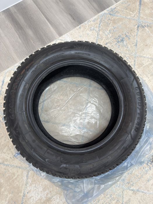 Продам шипы 215/60/16