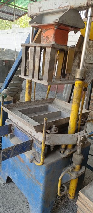 Вибропресс брусчатка ишлаб чиқариш линияси сотилади