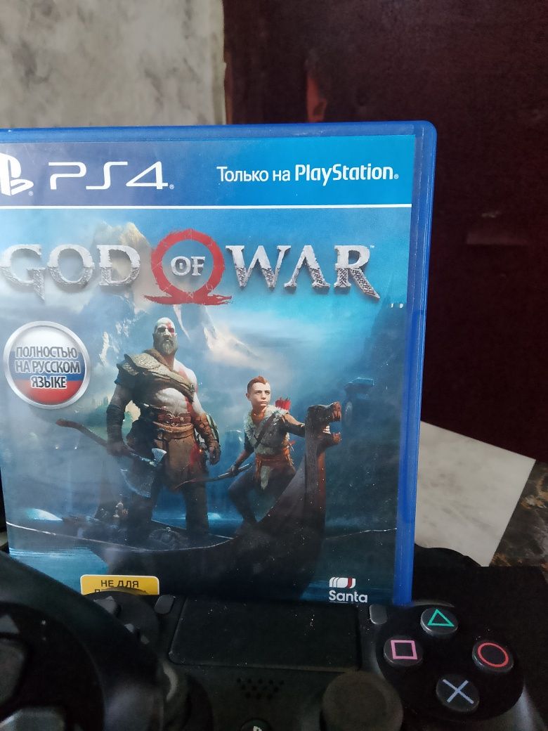 Продам PS4 с игрой