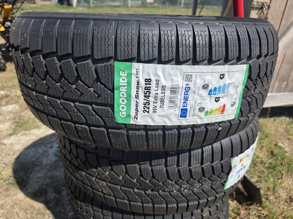 Vand anvelope noi 225/45/18 de Iarna