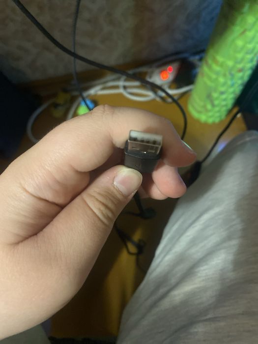 Хорошие наушни звук не лагает и микрофон хороший