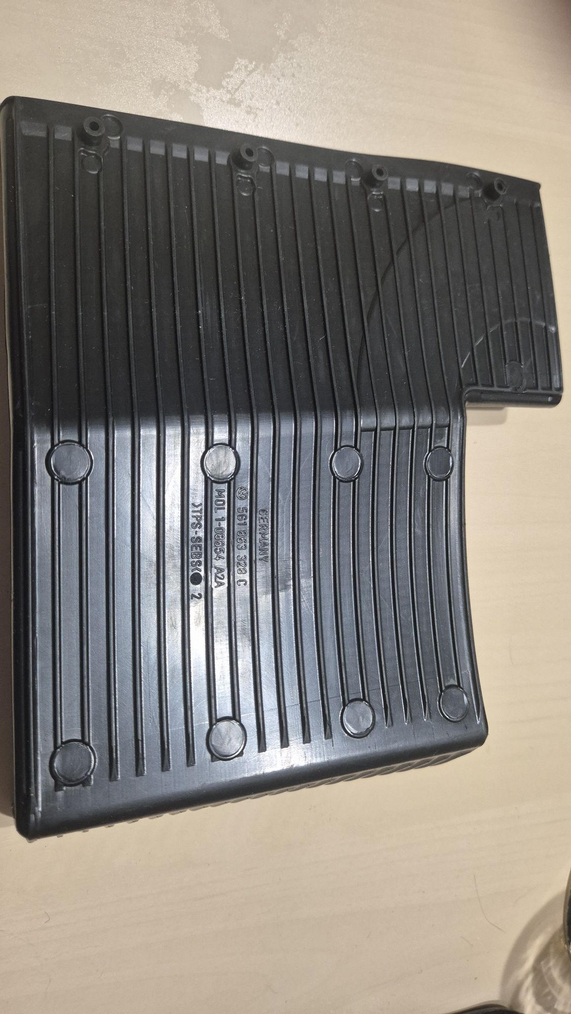 Оригинални подложки за централна конзола за VW Golf 7/7.5