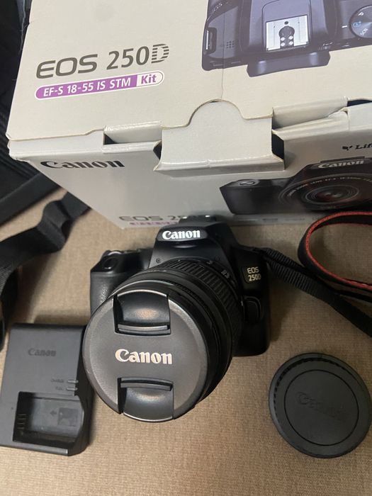 Canon Eos 250D 4K obiectiv 18:55 EF-S Impecabil ,sub 5000 cadre,ca nou