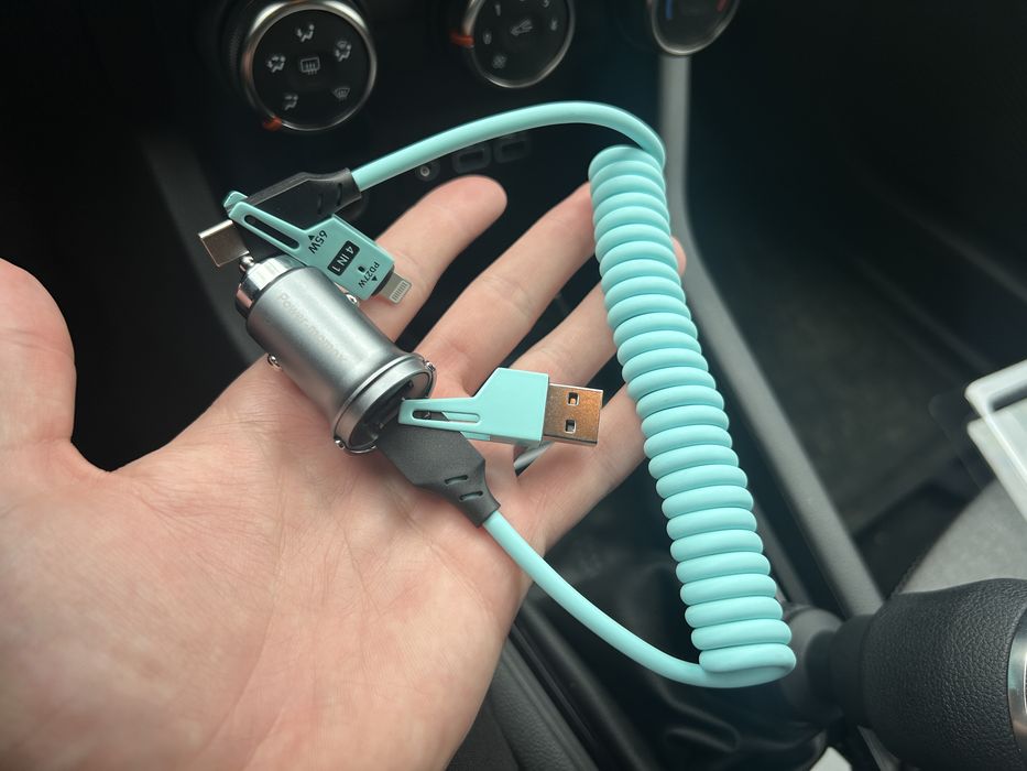 Incărcător auto fast charge super slim
