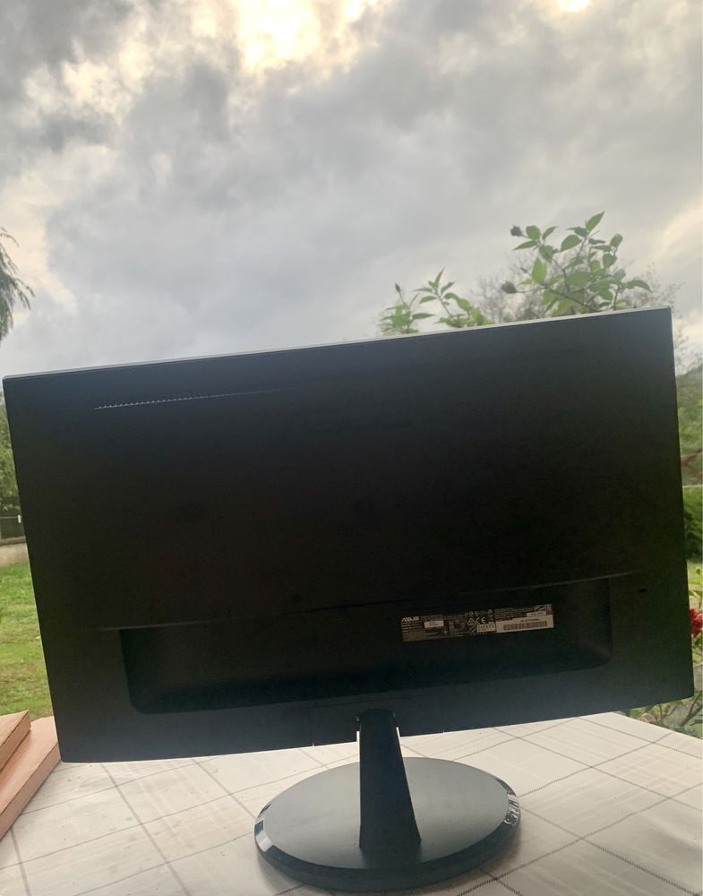 Vand monitor Asus 60Hz