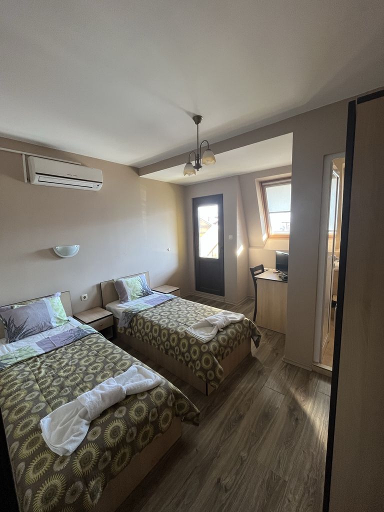 Продава се Къща в Тетевен - 420 кв.м за 834 €/кв.м - Снимка #5