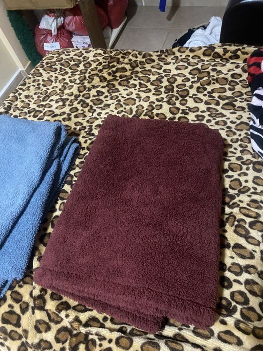 Vand 2 pături  pufoase noi