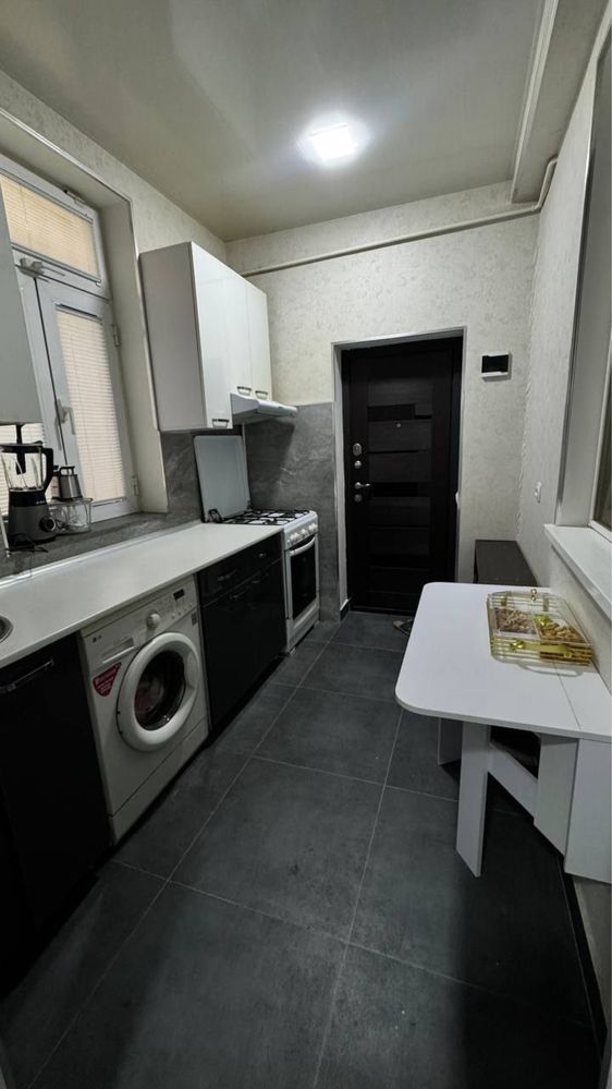 Продаю квартиру в Мирза Улугбекском районе 4х комнатная 80 м2. На 1 эт