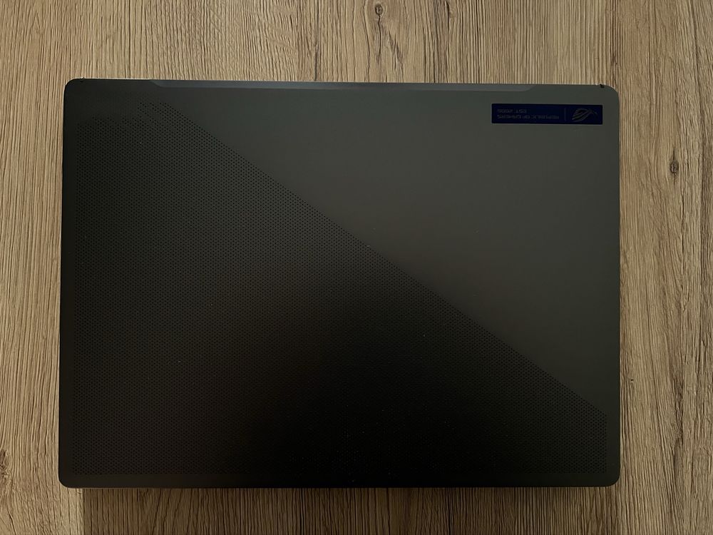 ASUS ROG Zephyrus G14 · Ryzen 9 · RX 6700S · 24GB RAM · 1TB SSD