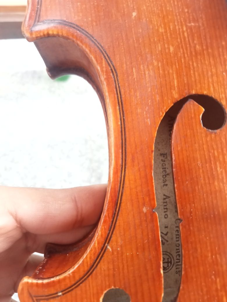 Antonios Stradivarius Cremonenlis, faciebat Anno1713