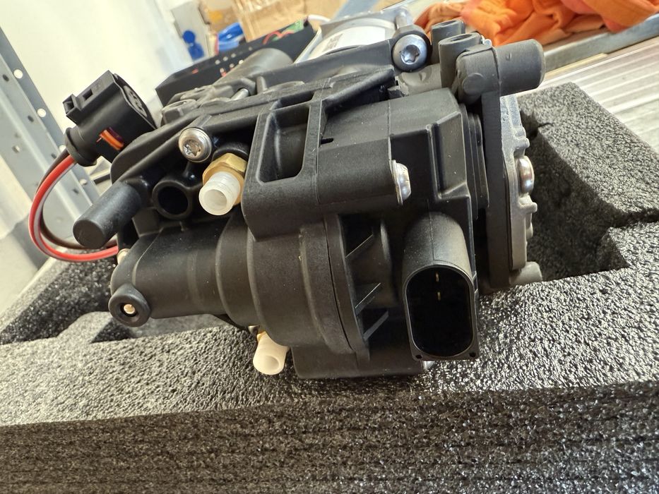 Compresor perne aer bmw seria7 g11 g12 g30 audi a7 c8 a8 d4 a6 c8 nou