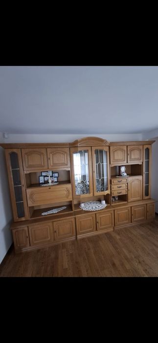 Vand două seturi mobilier de sufragerie și/sau dormitor