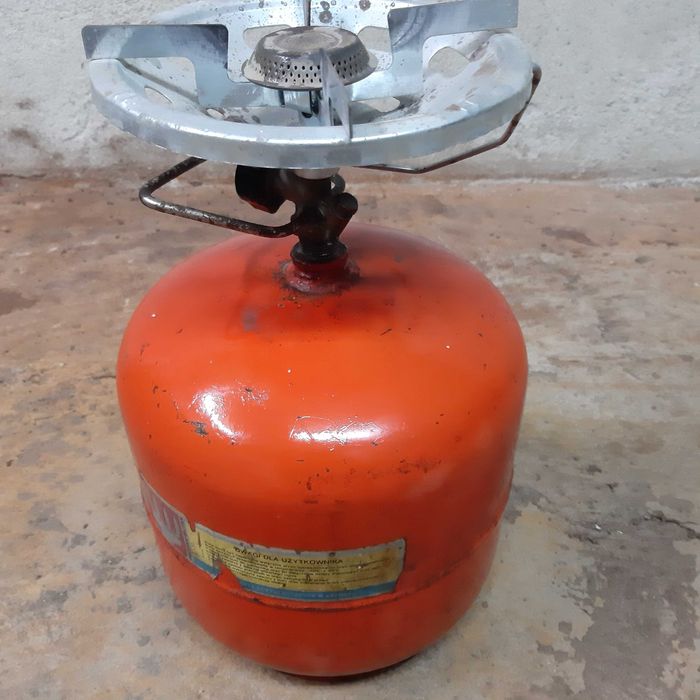 туристическа газова   бутилка с котлон и газ