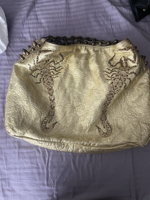 Продается сумка в отличном состоянии золотистого цвета