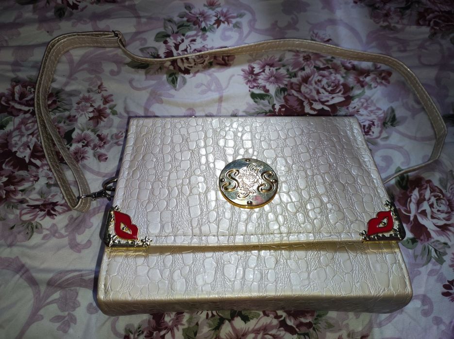 Сумкала енги сотилади хаммасини оганга сувгага 2 та нарса берилади