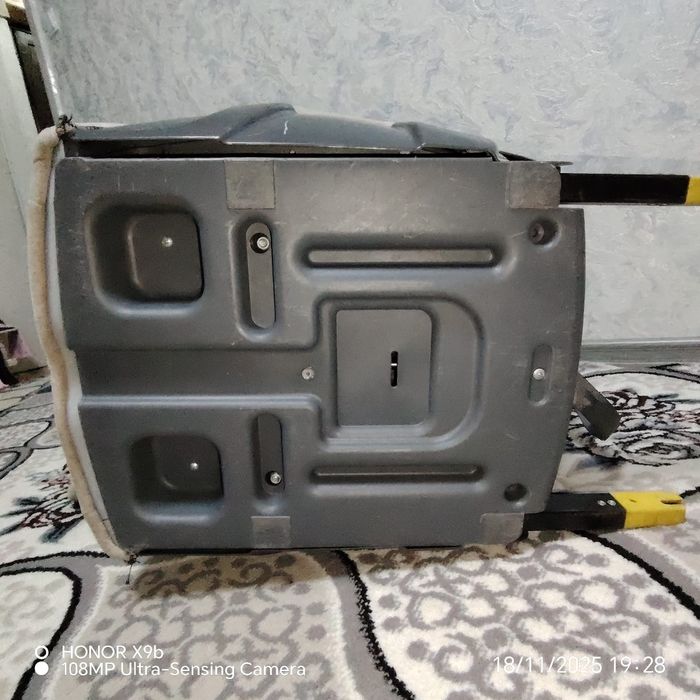 Десткий кресло для автомобил