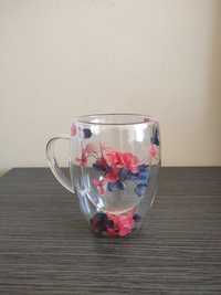 Стъклена чаша с двойно дъно и цветя
