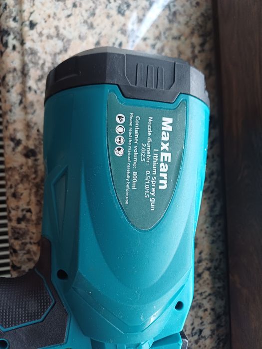 Pistol de vopsit cu 4 duze și 3 modele de pulverizare!